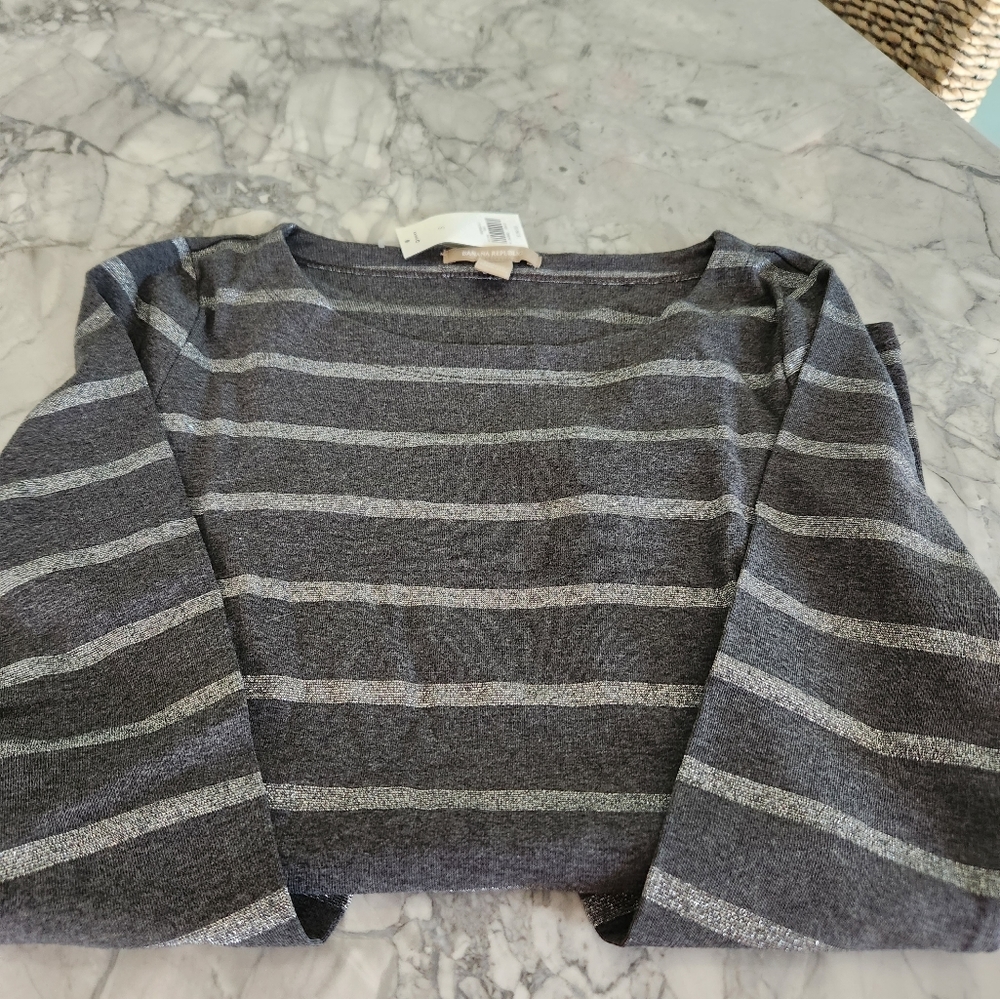 Long sleeve t shirt .